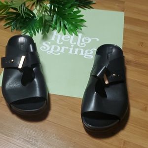 NWOT NEOSENS BLACK SANDALS SIZE 38
